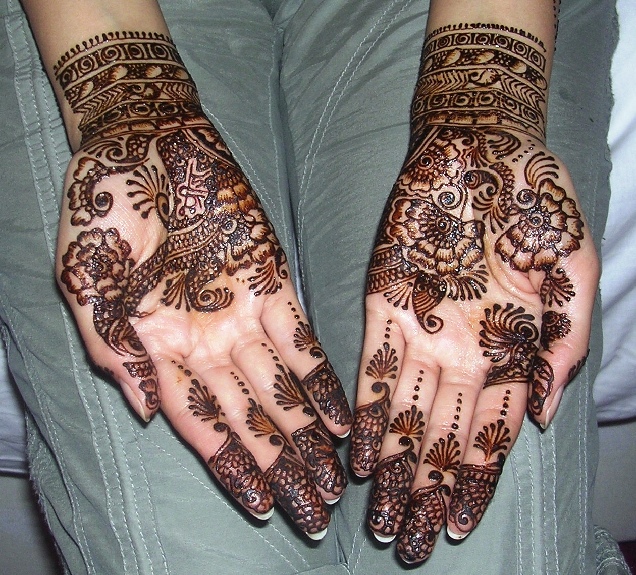 Eid Henna Designs For Bridals