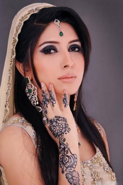 Stylish And Easy Eid Mehndi Designs 2012 for Girls and Women