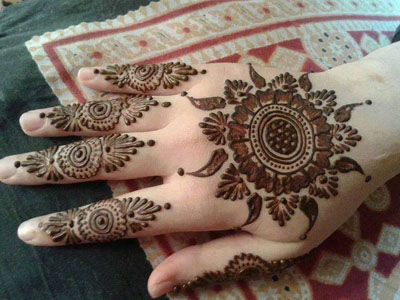 Simple Mehndi Designs for Hands 1