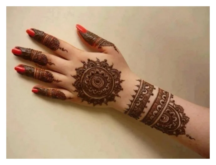 Mehndi design hi-res stock photography and images - Alamy
