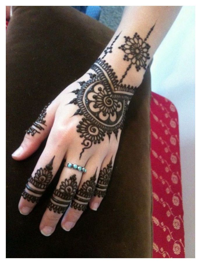 Bridal Saloon MEHNDI DESIGNS 2024 pictures