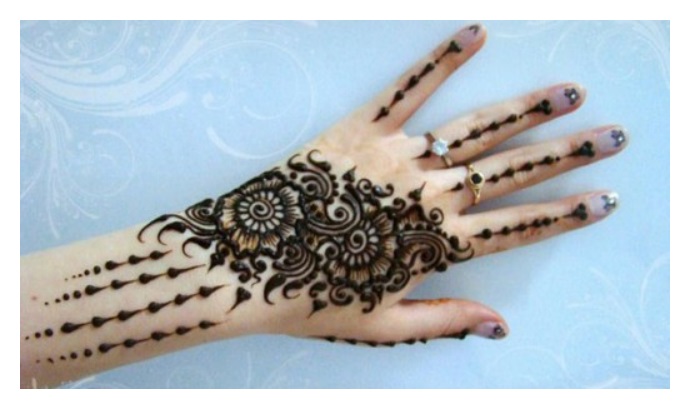 Simple but elegant MEHNDI DESIGNS for girls