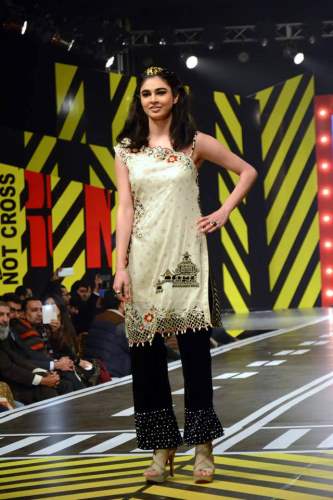 Saira Rizwan party dresses at runway pakistan 2016