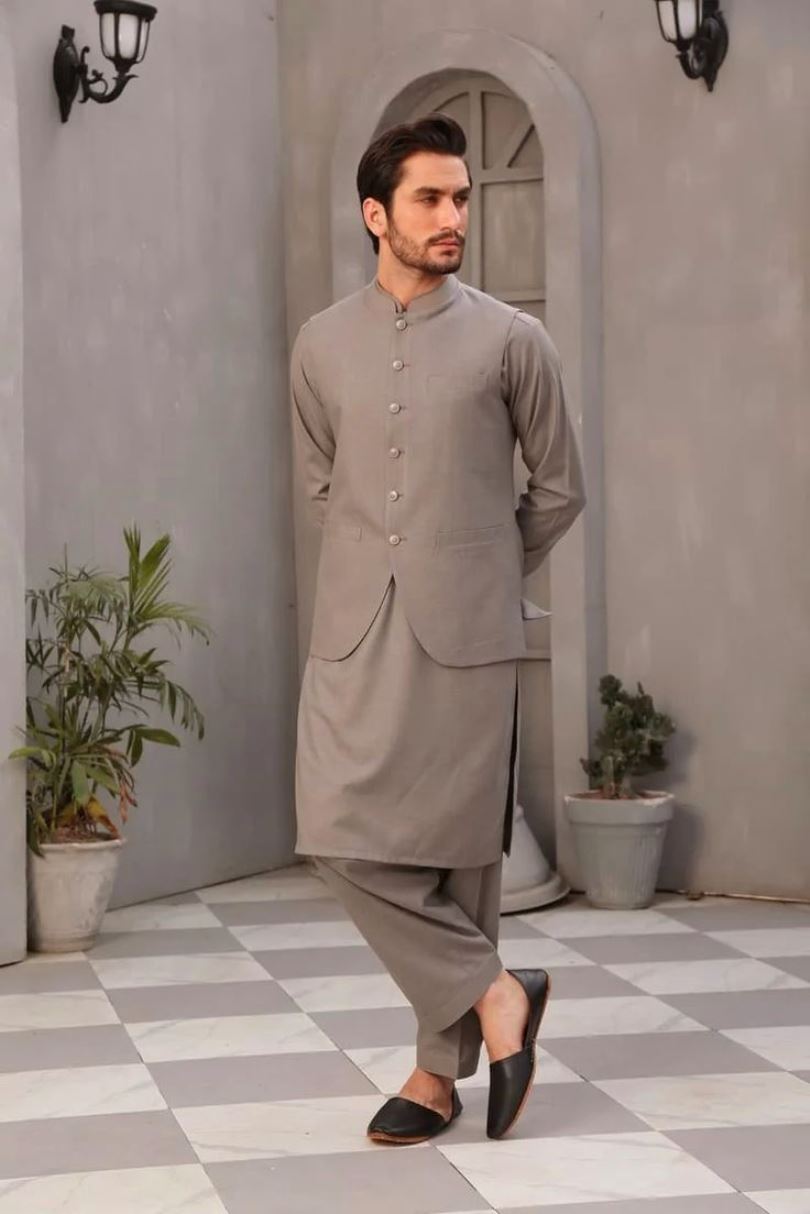 Ethnic Men’s Kurta with Accessories